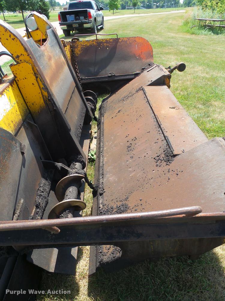 image for item DH9678 1982 Layton F-525 paver