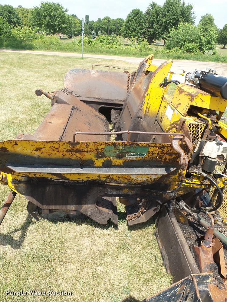 image for item DH9678 1982 Layton F-525 paver