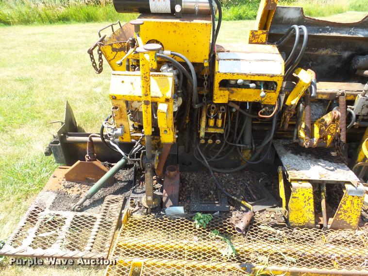 image for item DH9678 1982 Layton F-525 paver