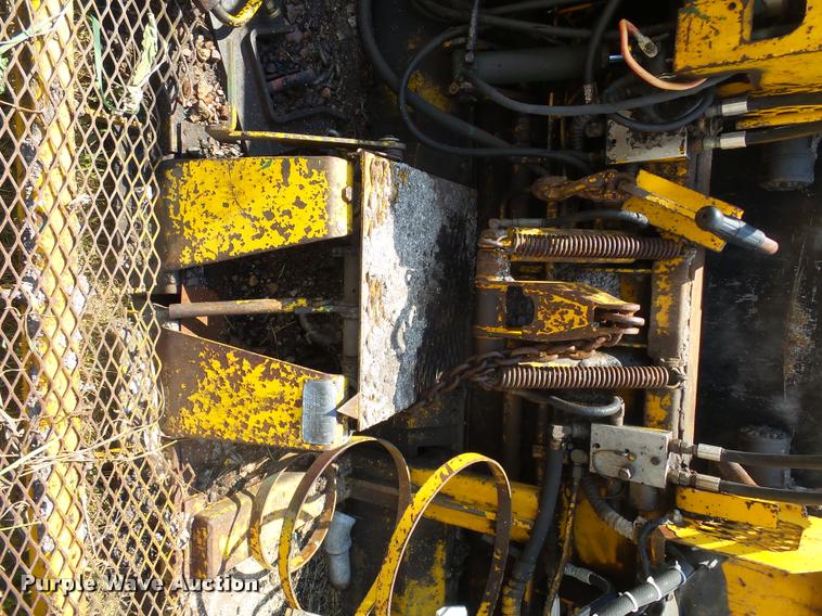 image for item DH9678 1982 Layton F-525 paver