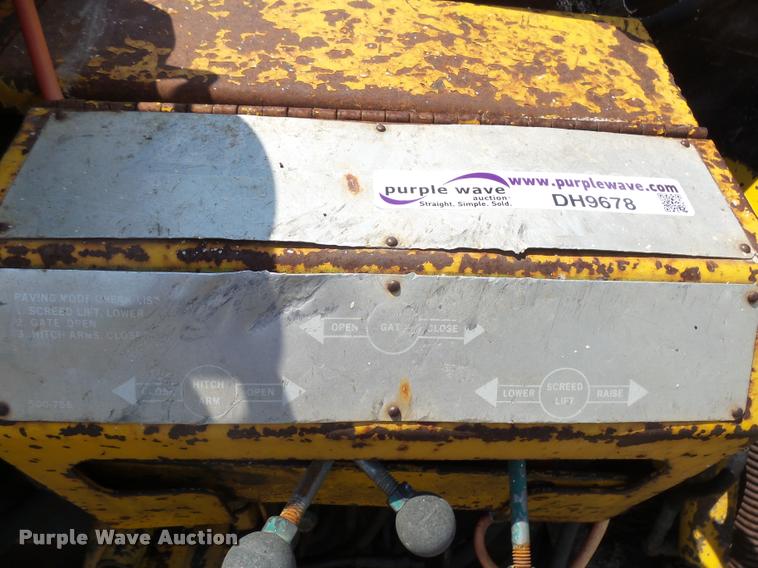 image for item DH9678 1982 Layton F-525 paver