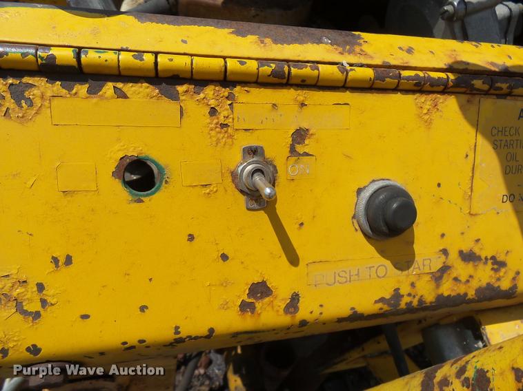 image for item DH9678 1982 Layton F-525 paver