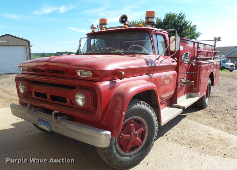 image for item J5444 1962 Chevrolet C6500 fire truck