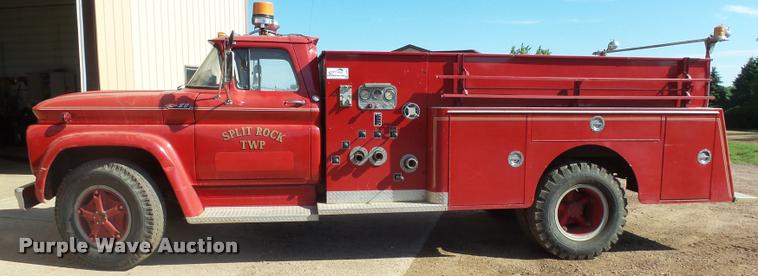 image for item J5444 1962 Chevrolet C6500 fire truck