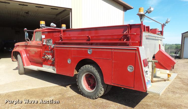 image for item J5444 1962 Chevrolet C6500 fire truck