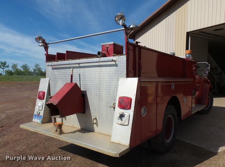 image for item J5444 1962 Chevrolet C6500 fire truck