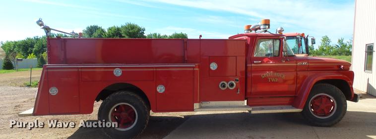 image for item J5444 1962 Chevrolet C6500 fire truck