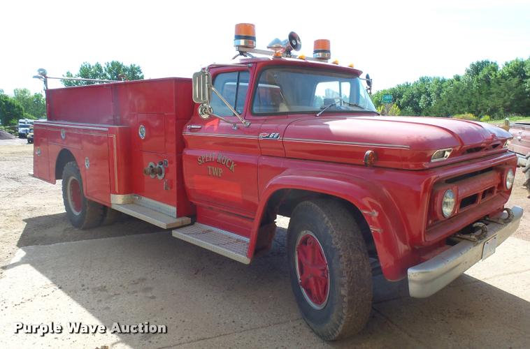image for item J5444 1962 Chevrolet C6500 fire truck