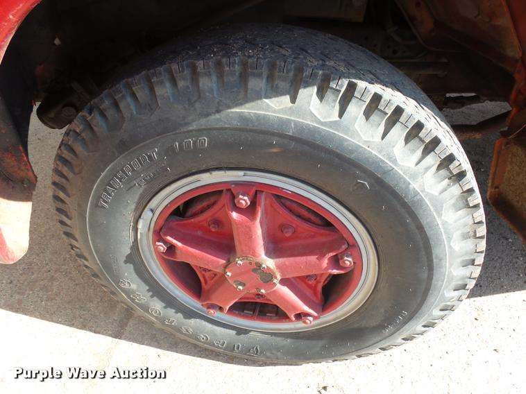 image for item J5444 1962 Chevrolet C6500 fire truck