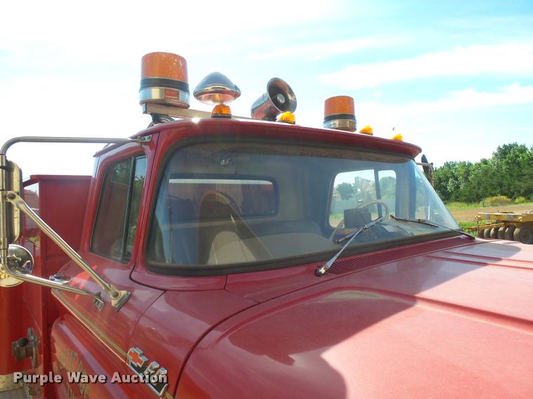 image for item J5444 1962 Chevrolet C6500 fire truck