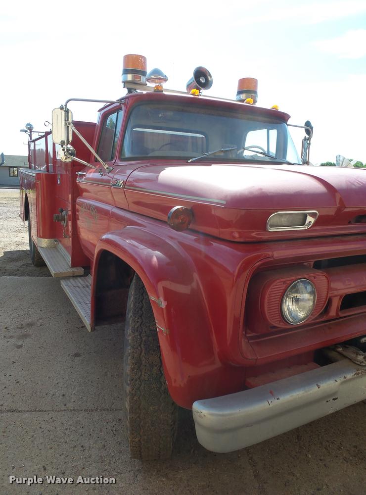 image for item J5444 1962 Chevrolet C6500 fire truck