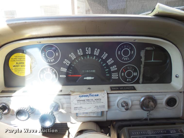 image for item J5444 1962 Chevrolet C6500 fire truck