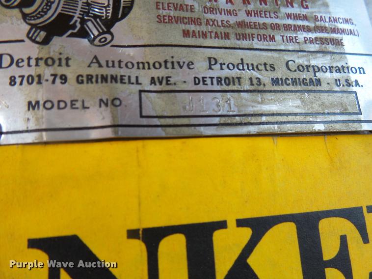 image for item J5444 1962 Chevrolet C6500 fire truck