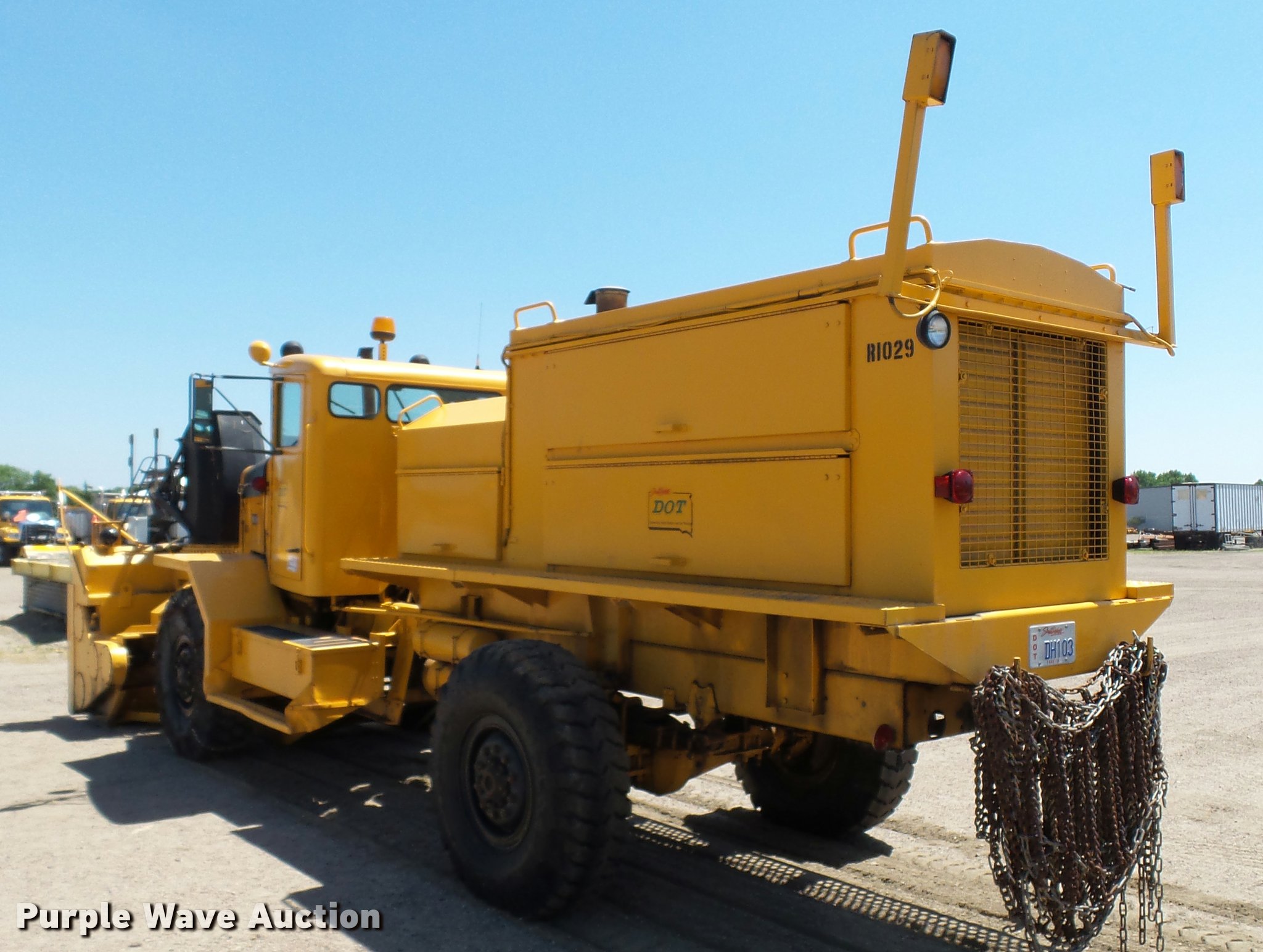 1988 Oshkosh W70015R snow blower truck in Mitchell, SD Item DB9328
