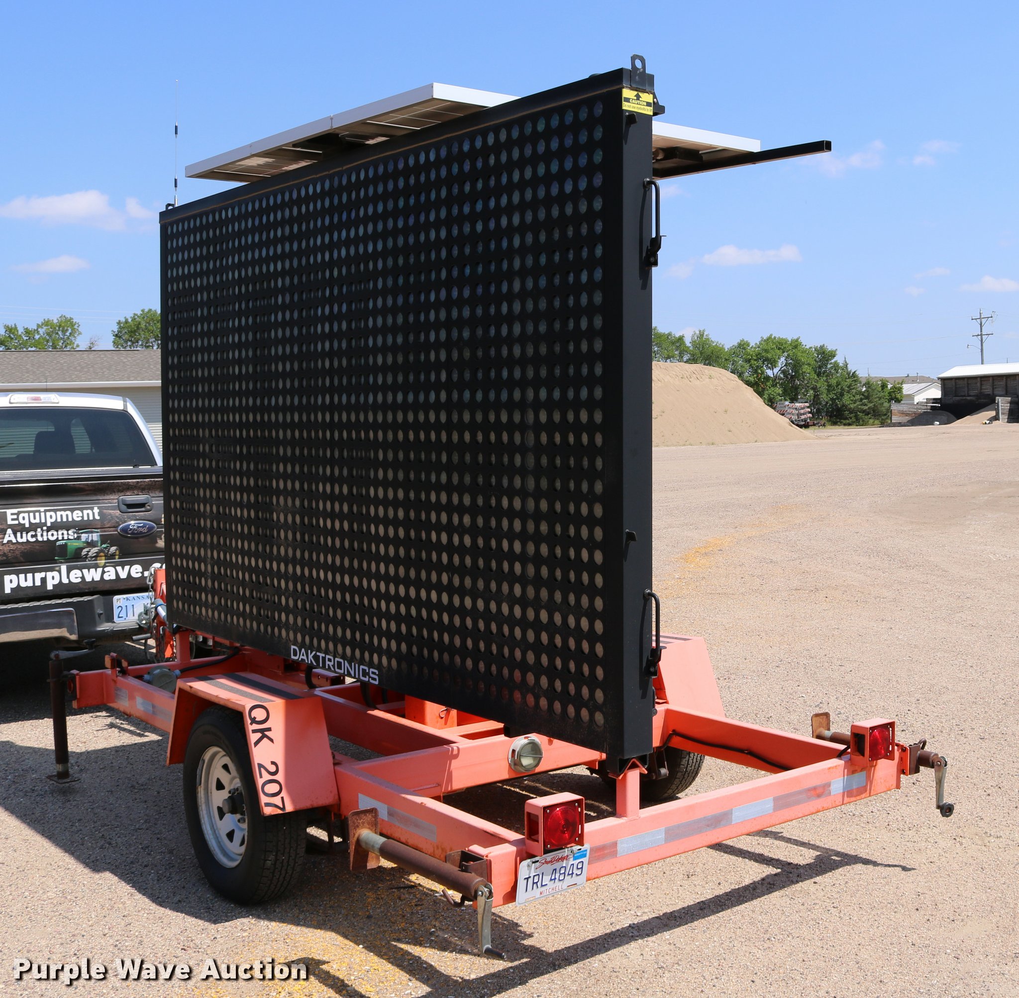 2007 Daktronics VP4000 message board trailer in Mitchell, SD Item