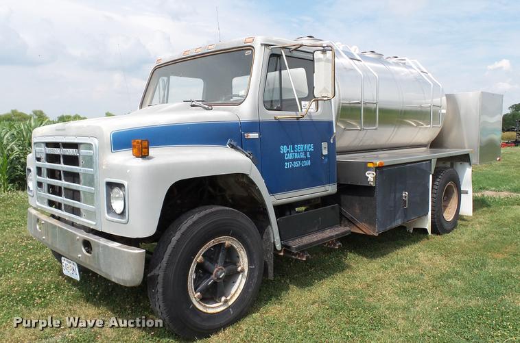 image for item DA1114 1979 International 1824 chemical tank truck