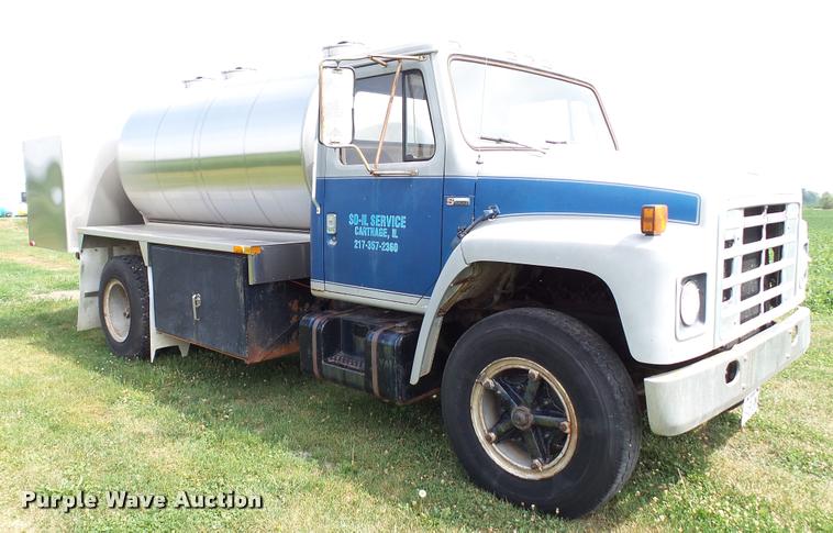 image for item DA1114 1979 International 1824 chemical tank truck