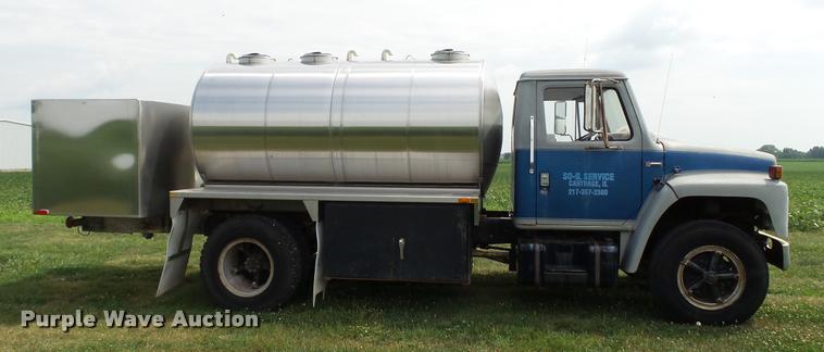 image for item DA1114 1979 International 1824 chemical tank truck