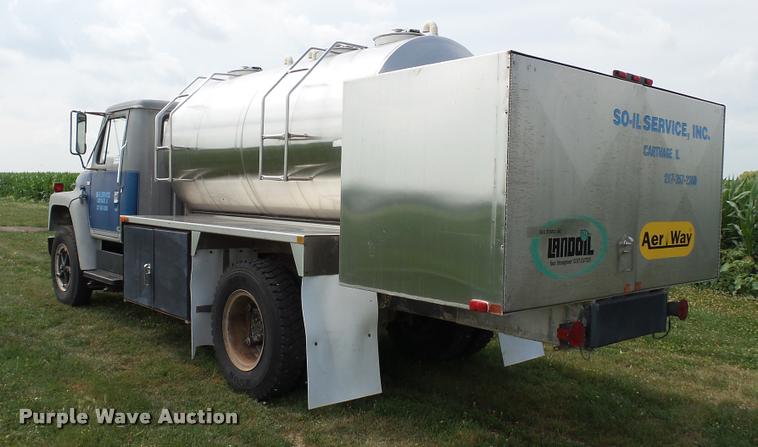 image for item DA1114 1979 International 1824 chemical tank truck