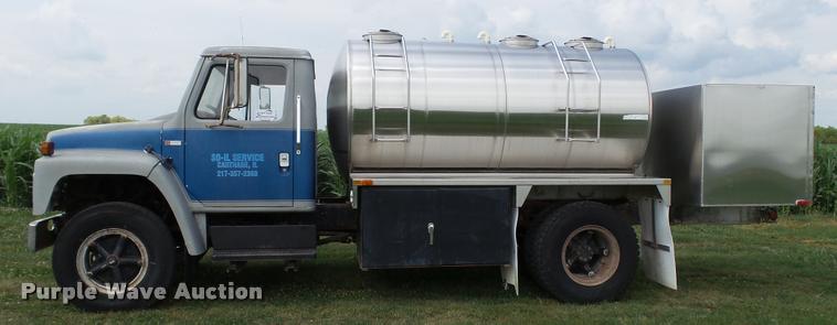 image for item DA1114 1979 International 1824 chemical tank truck