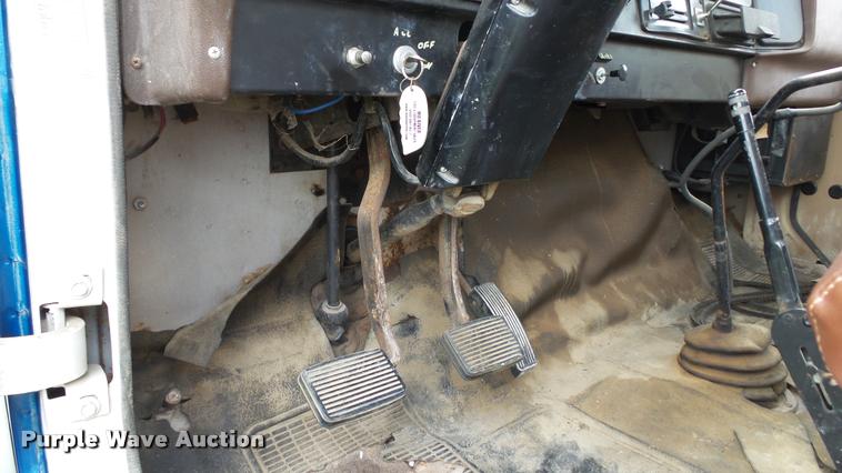 image for item DA1114 1979 International 1824 chemical tank truck