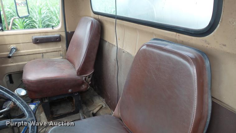 image for item DA1114 1979 International 1824 chemical tank truck