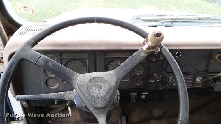 image for item DA1114 1979 International 1824 chemical tank truck