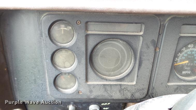 image for item DA1114 1979 International 1824 chemical tank truck