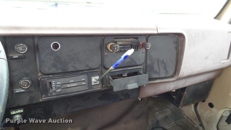 image for item DA1114 1979 International 1824 chemical tank truck