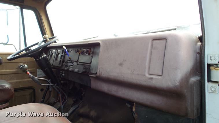 image for item DA1114 1979 International 1824 chemical tank truck