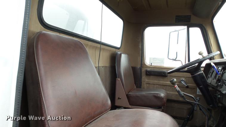 image for item DA1114 1979 International 1824 chemical tank truck