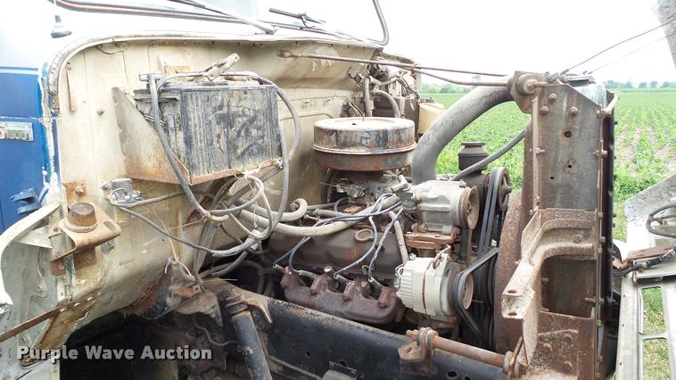 image for item DA1114 1979 International 1824 chemical tank truck