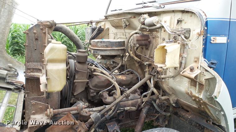 image for item DA1114 1979 International 1824 chemical tank truck