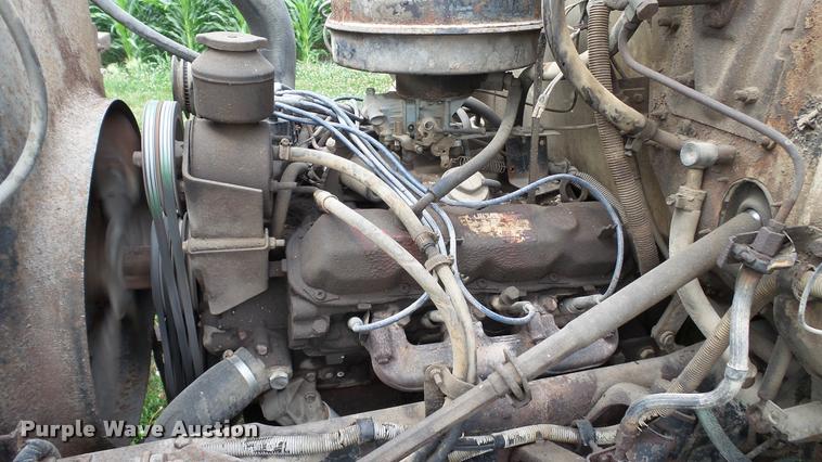 image for item DA1114 1979 International 1824 chemical tank truck