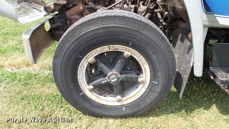 image for item DA1114 1979 International 1824 chemical tank truck