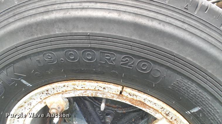 image for item DA1114 1979 International 1824 chemical tank truck