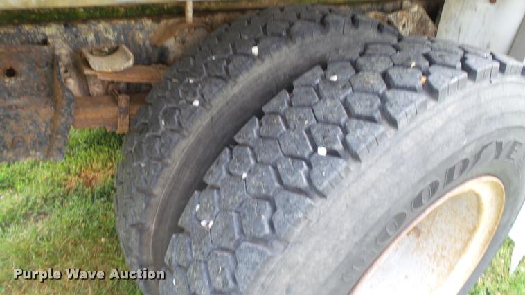 image for item DA1114 1979 International 1824 chemical tank truck