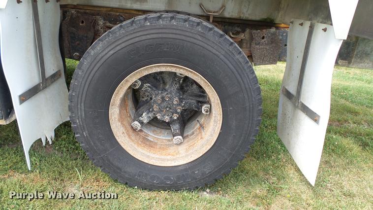 image for item DA1114 1979 International 1824 chemical tank truck