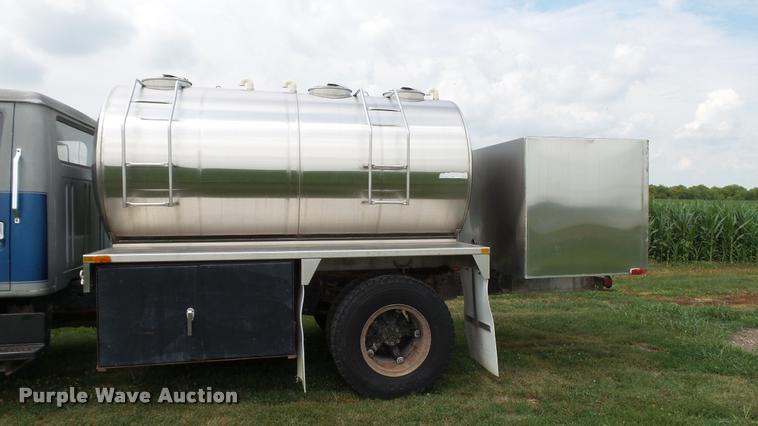 image for item DA1114 1979 International 1824 chemical tank truck