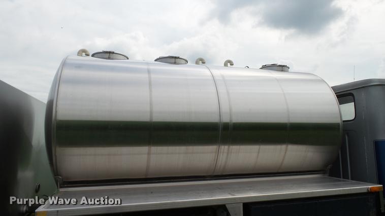 image for item DA1114 1979 International 1824 chemical tank truck