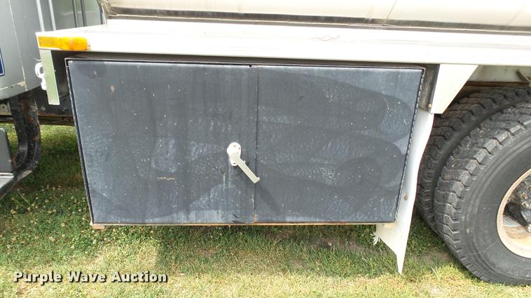 image for item DA1114 1979 International 1824 chemical tank truck