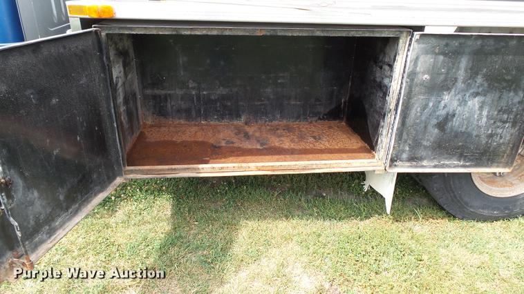 image for item DA1114 1979 International 1824 chemical tank truck