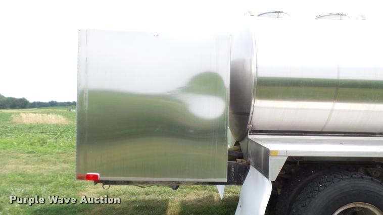 image for item DA1114 1979 International 1824 chemical tank truck