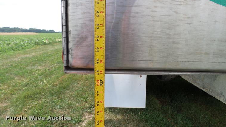 image for item DA1114 1979 International 1824 chemical tank truck