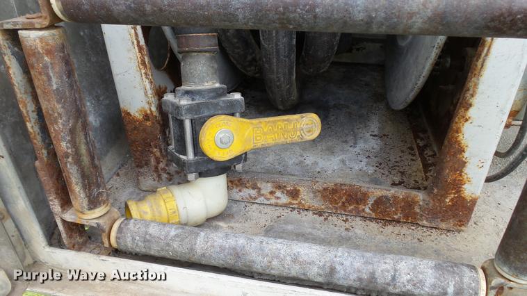 image for item DA1114 1979 International 1824 chemical tank truck