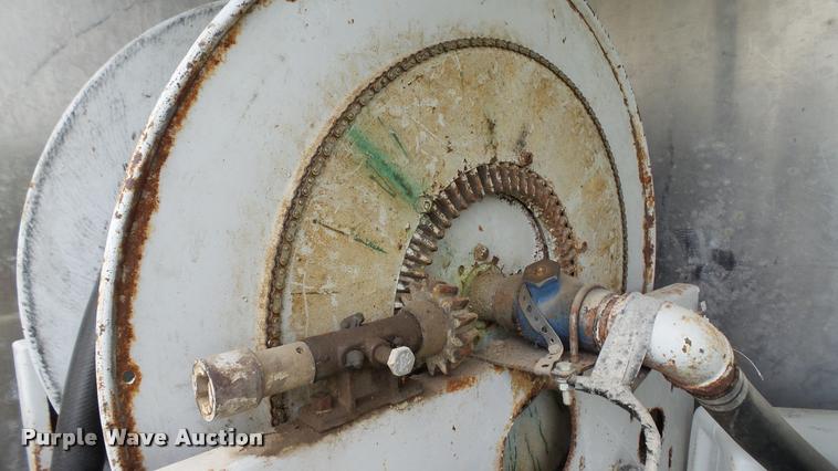 image for item DA1114 1979 International 1824 chemical tank truck