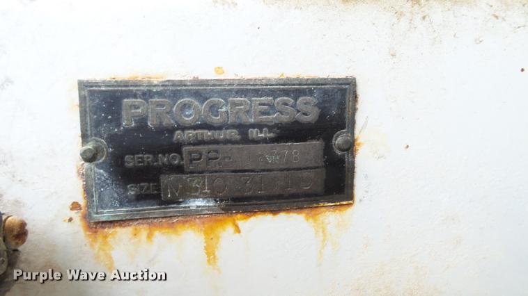 image for item DA1114 1979 International 1824 chemical tank truck