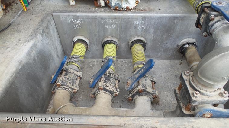 image for item DA1114 1979 International 1824 chemical tank truck