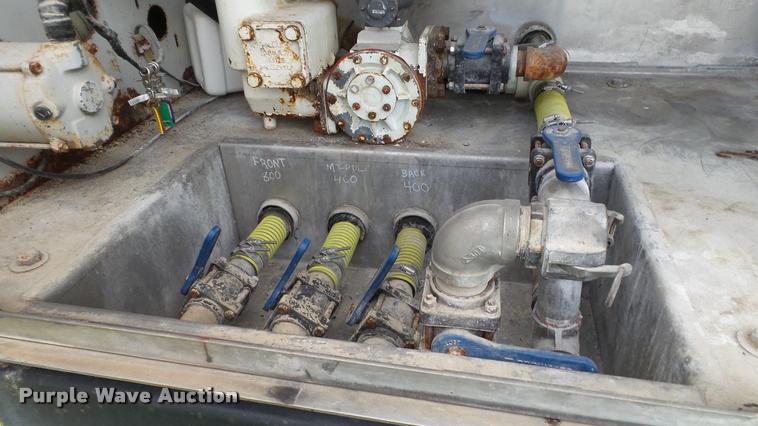 image for item DA1114 1979 International 1824 chemical tank truck