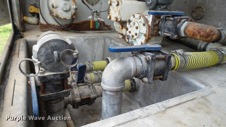 image for item DA1114 1979 International 1824 chemical tank truck